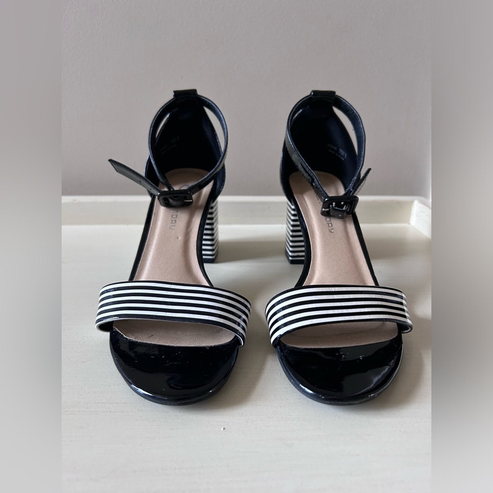 CL by LAUNDRY Women’s Sandals